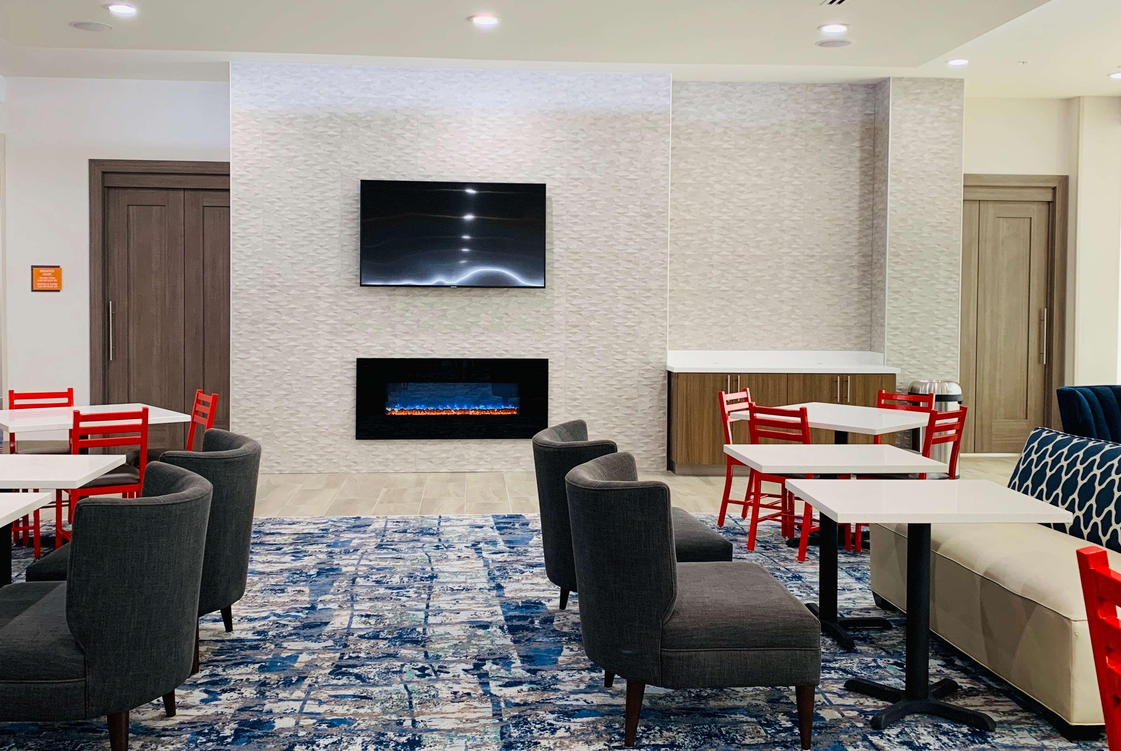 La Quinta Inn & Suites By Wyndham - Red Oak Tx Ih-35E Esterno foto